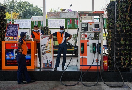 India's fuel sales decrease in April on Covid wave